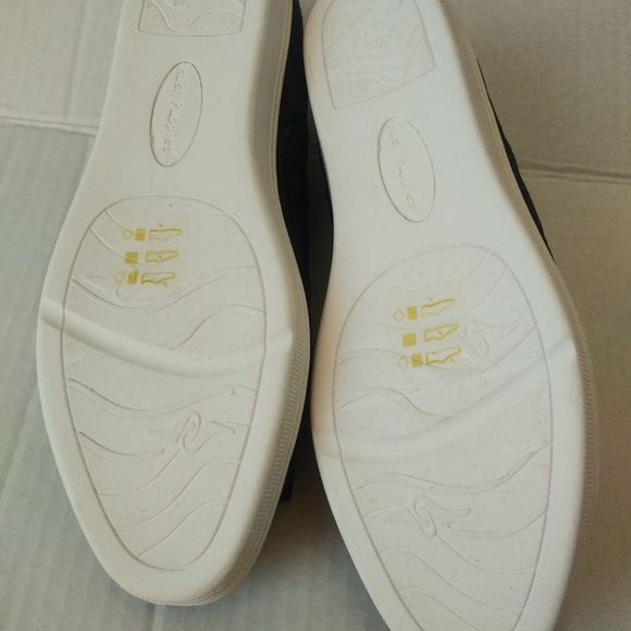 Naturalizer Women's Hush pupples - Picture 3 of 3